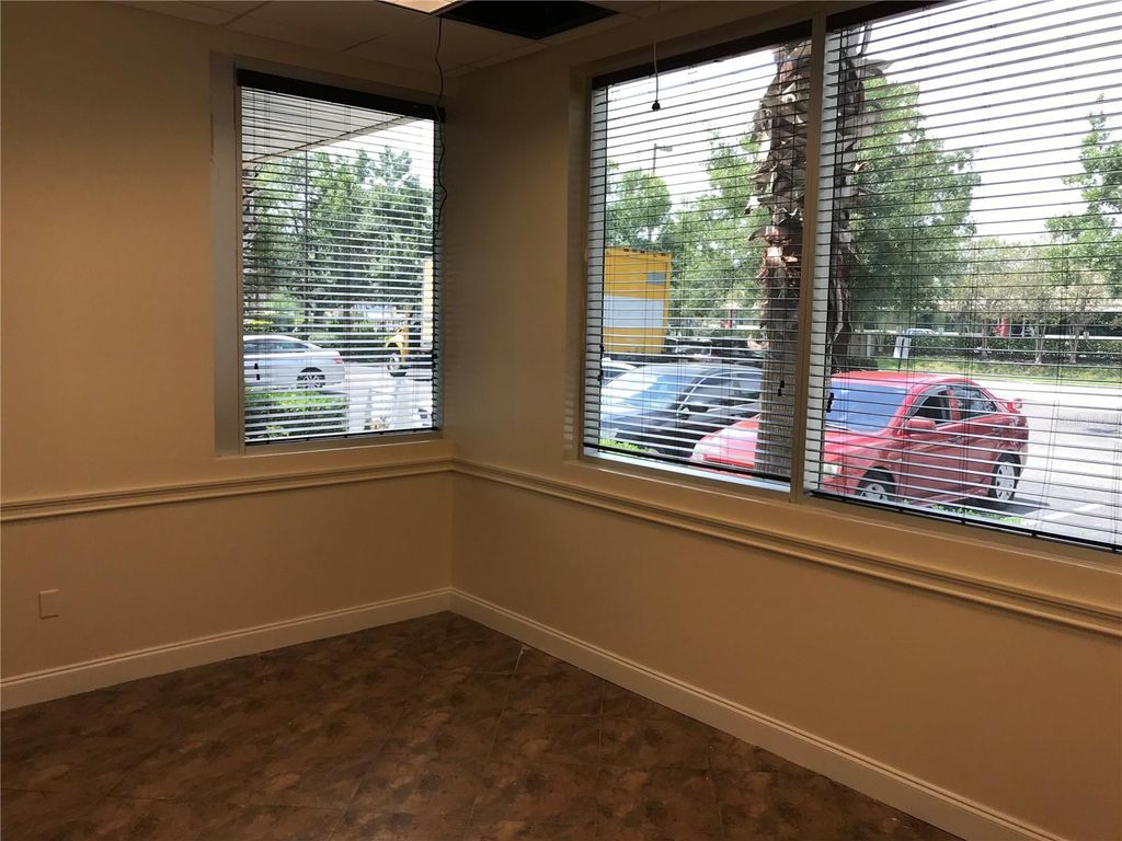 Image 6 of property listing at 6236 KINGSPOINTE PARKWAY 7, Orlando, FL 32819