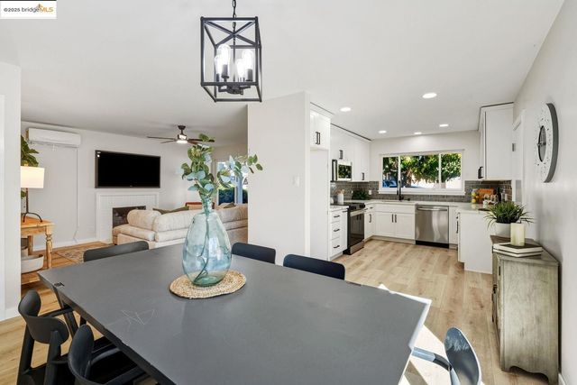 2956 Mullens DR, Richmond, CA 94806