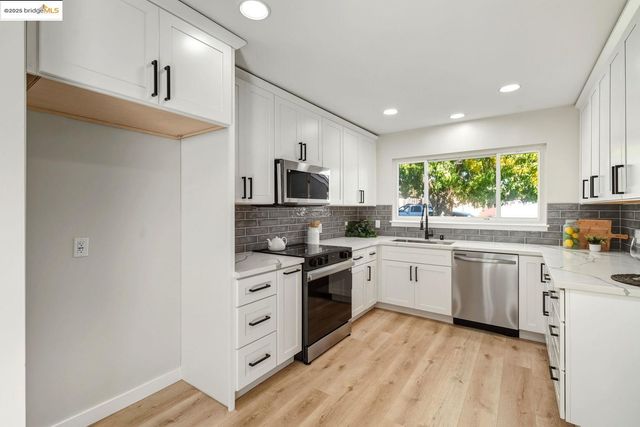 2956 Mullens DR, Richmond, CA 94806