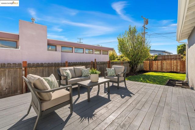 2956 Mullens DR, Richmond, CA 94806
