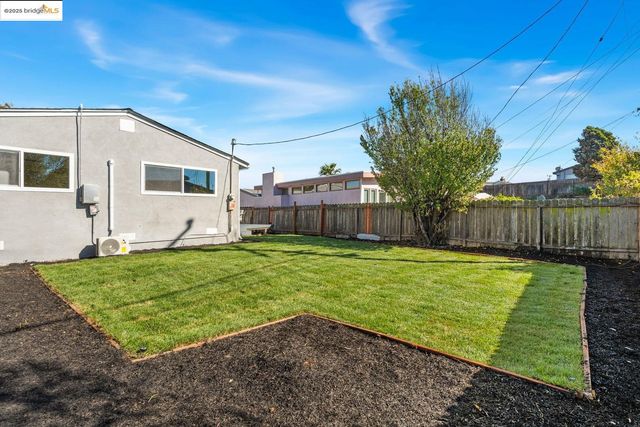 2956 Mullens DR, Richmond, CA 94806