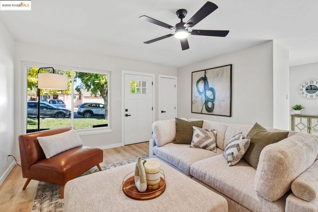 2956 Mullens DR, Richmond, CA 94806