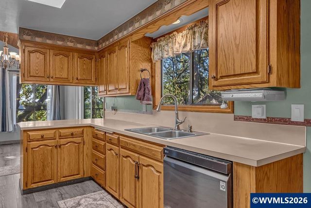 2565 West Thornton Lake Dr NW, Albany, OR 97321