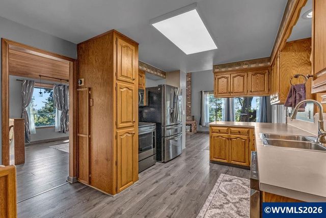 2565 West Thornton Lake Dr NW, Albany, OR 97321