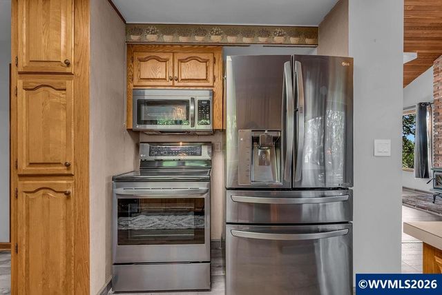 2565 West Thornton Lake Dr NW, Albany, OR 97321