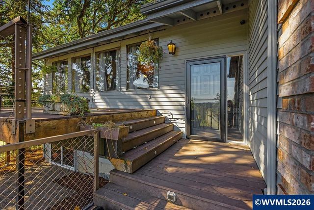 2565 West Thornton Lake Dr NW, Albany, OR 97321