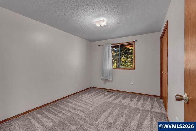 2565 West Thornton Lake Dr NW, Albany, OR 97321