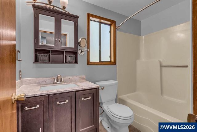 2565 West Thornton Lake Dr NW, Albany, OR 97321