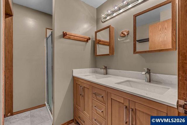 2565 West Thornton Lake Dr NW, Albany, OR 97321