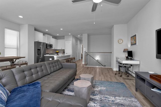 454 S Centro Circle, Shenandoah, TX 77385