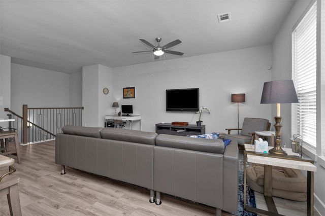 454 S Centro Circle, Shenandoah, TX 77385