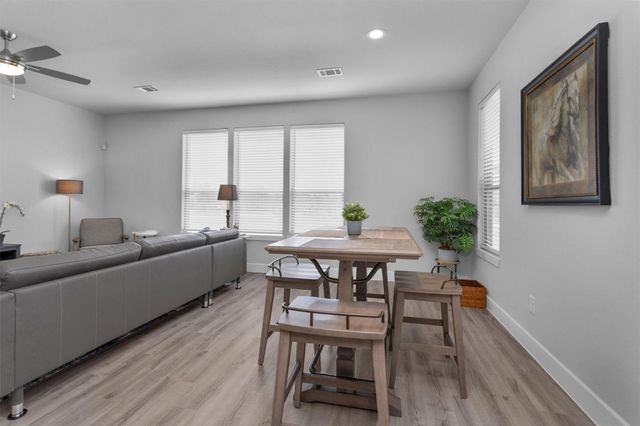 454 S Centro Circle, Shenandoah, TX 77385