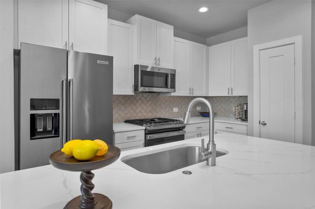 454 S Centro Circle, Shenandoah, TX 77385