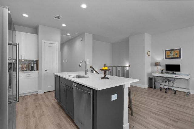 454 S Centro Circle, Shenandoah, TX 77385