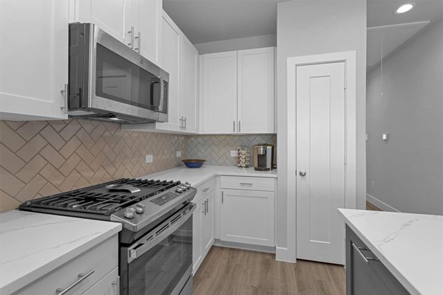 454 S Centro Circle, Shenandoah, TX 77385