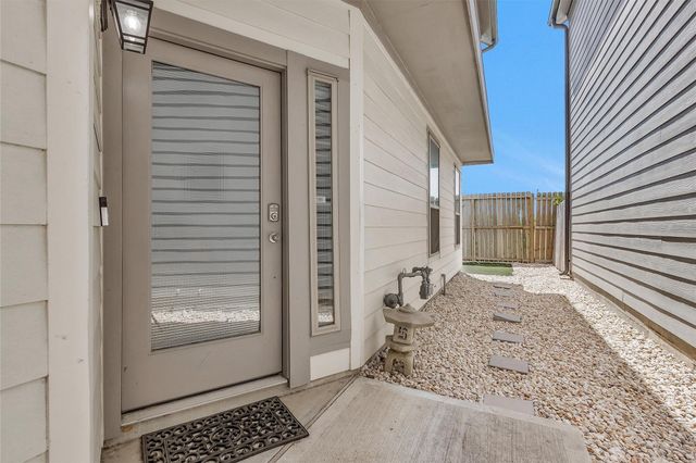 454 S Centro Circle, Shenandoah, TX 77385