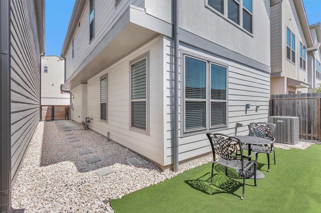 454 S Centro Circle, Shenandoah, TX 77385