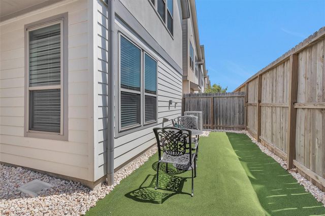 454 S Centro Circle, Shenandoah, TX 77385