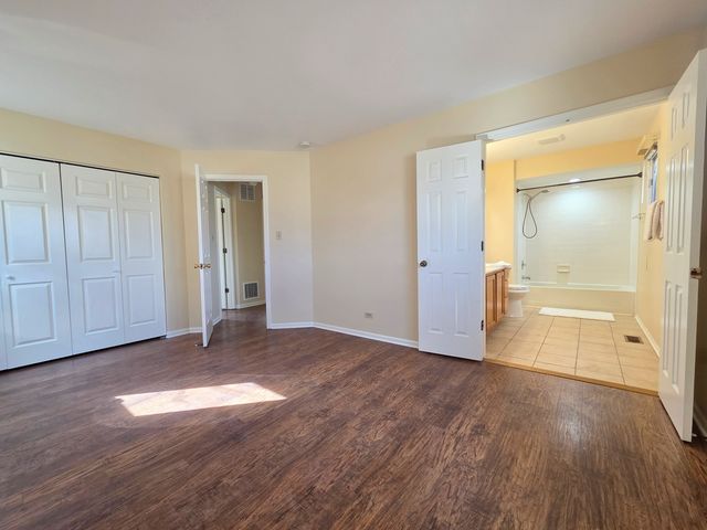 1013 E Meadow Lake Drive, Palatine, IL 60074