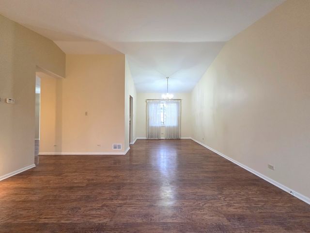 1013 E Meadow Lake Drive, Palatine, IL 60074