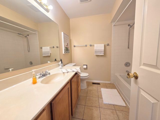 1013 E Meadow Lake Drive, Palatine, IL 60074