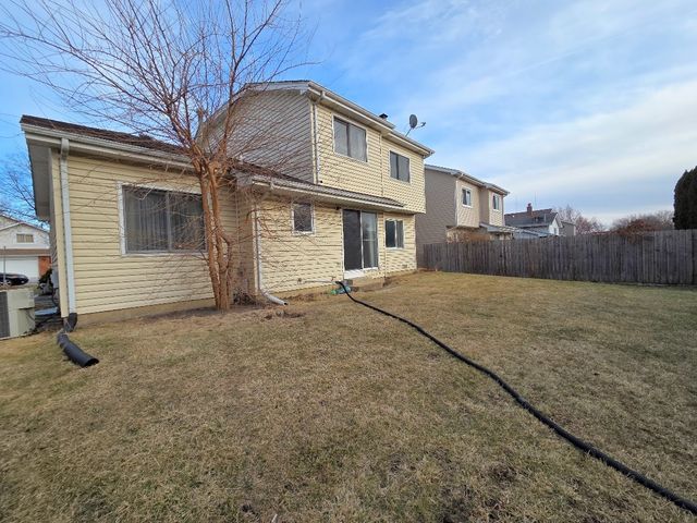 1013 E Meadow Lake Drive, Palatine, IL 60074