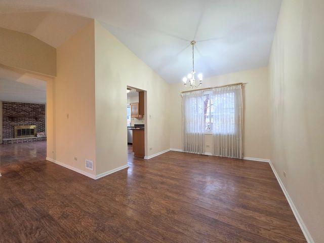 1013 E Meadow Lake Drive, Palatine, IL 60074