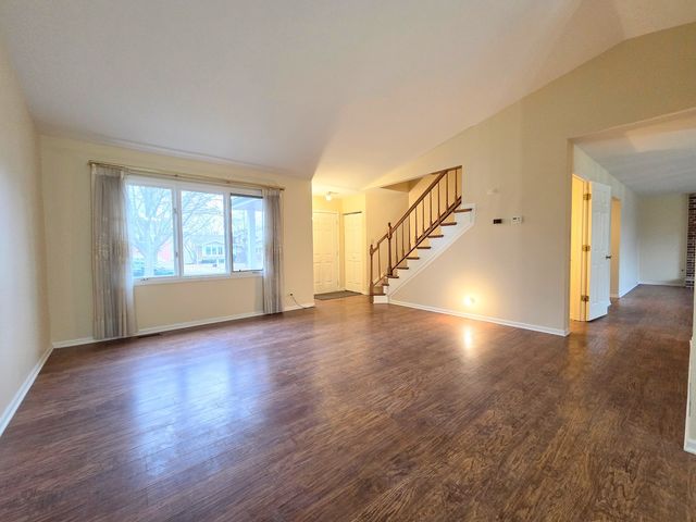 1013 E Meadow Lake Drive, Palatine, IL 60074