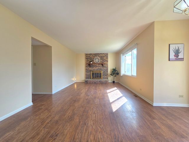 1013 E Meadow Lake Drive, Palatine, IL 60074