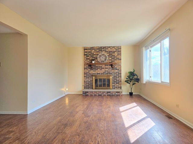 1013 E Meadow Lake Drive, Palatine, IL 60074