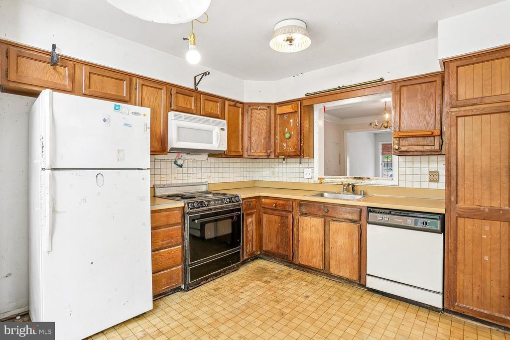 Image 8 of property listing at 14307 RICH BRANCH DR, North Potomac, MD 20878