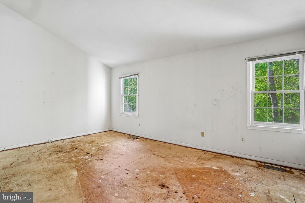 Image 11 of property listing at 14307 RICH BRANCH DR, North Potomac, MD 20878