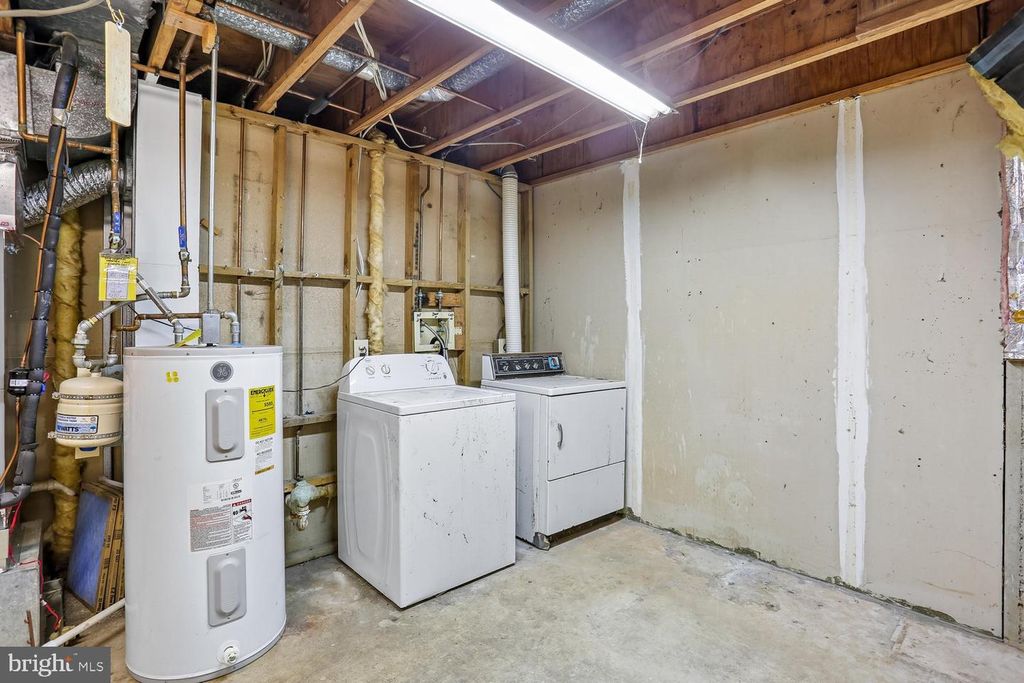 Image 16 of property listing at 14307 RICH BRANCH DR, North Potomac, MD 20878