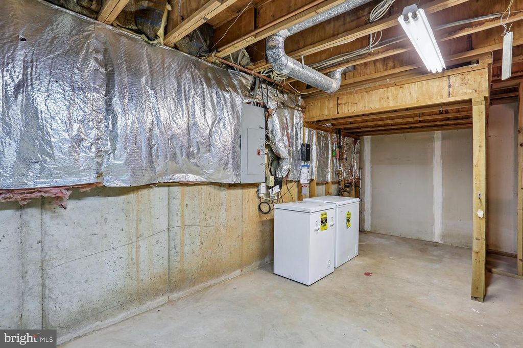 Image 17 of property listing at 14307 RICH BRANCH DR, North Potomac, MD 20878