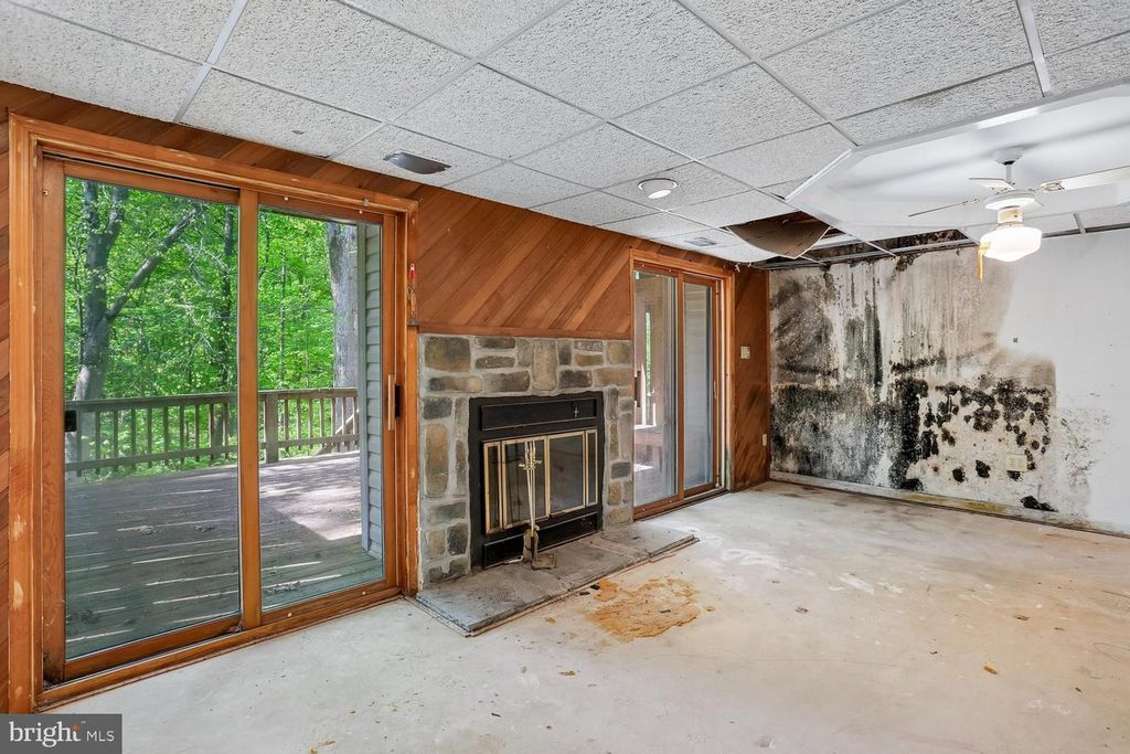 Image 18 of property listing at 14307 RICH BRANCH DR, North Potomac, MD 20878