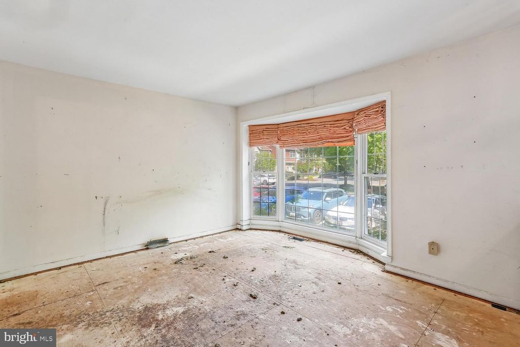 Image 5 of property listing at 14307 RICH BRANCH DR, North Potomac, MD 20878