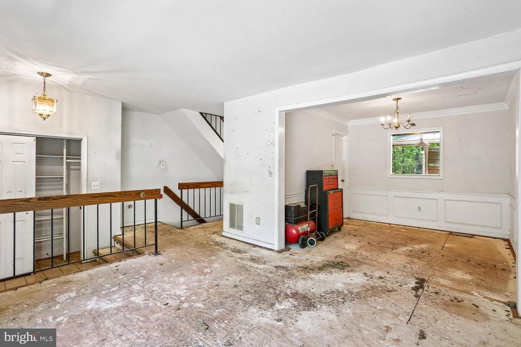 Image 6 of property listing at 14307 RICH BRANCH DR, North Potomac, MD 20878