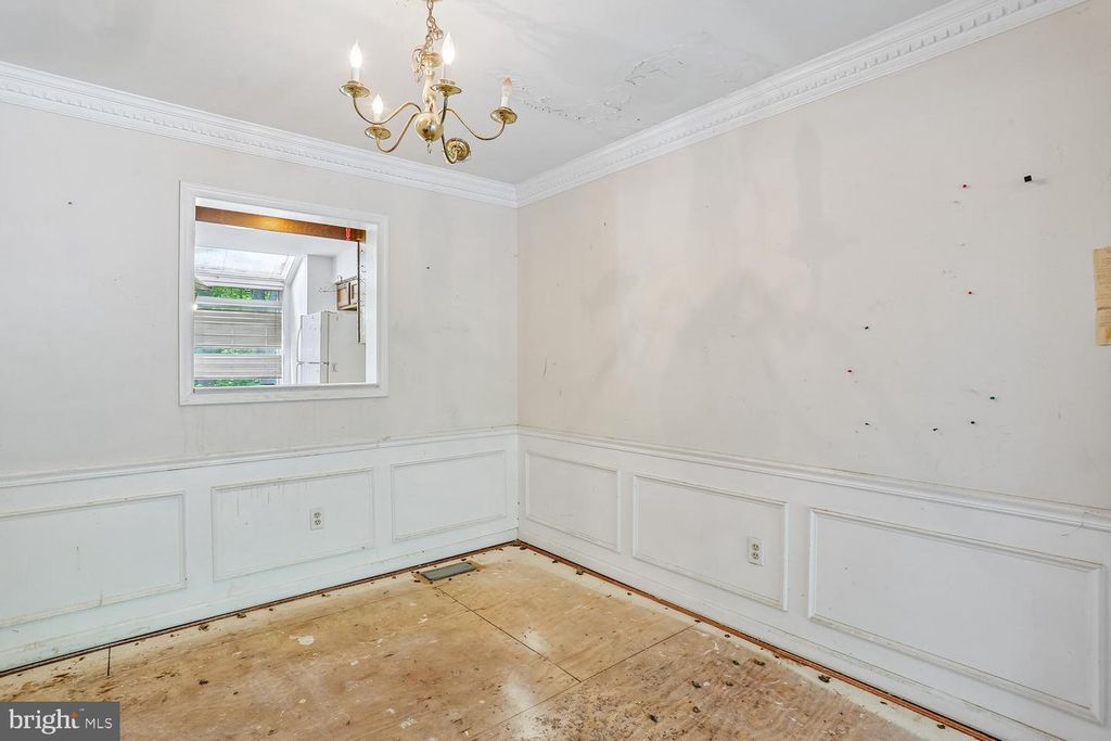 Image 7 of property listing at 14307 RICH BRANCH DR, North Potomac, MD 20878