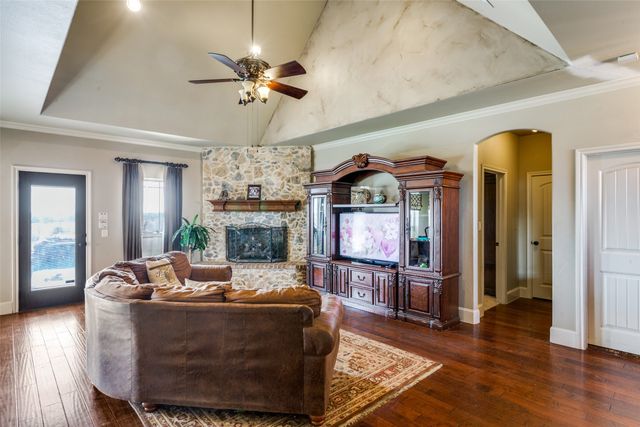 1233 County Road 3550, Paradise, TX 76073