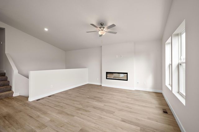 608 Redwood Loop N, Cambridge, MN 55008