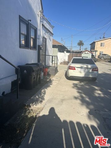 1416 W 37th Drive, Los Angeles, CA 90018