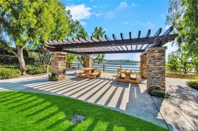 252 Knoll Lake, Mission Viejo, CA 92692