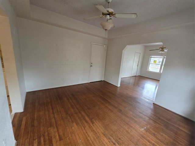 1226 W Gray Street 2, Houston, TX 77019