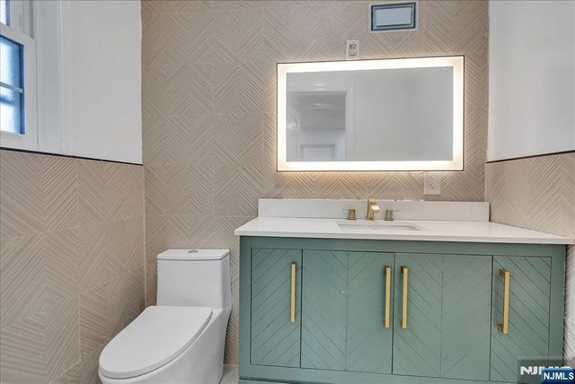 21 Cross Street, Montclair, NJ 07042