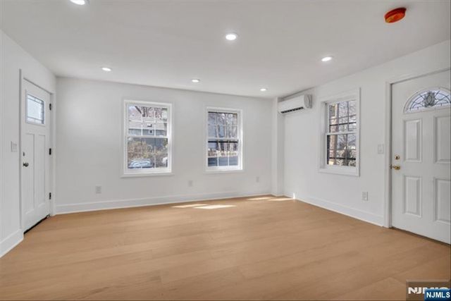 21 Cross Street, Montclair, NJ 07042