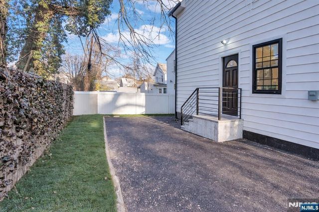 21 Cross Street, Montclair, NJ 07042