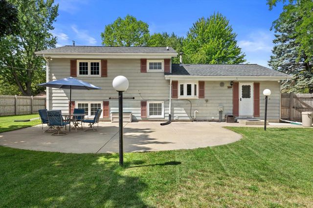 1129 Bluebird LANE, Union Grove, WI 53182