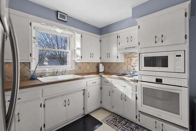 3623 BERNICE STREET, Green Bay, WI 54301