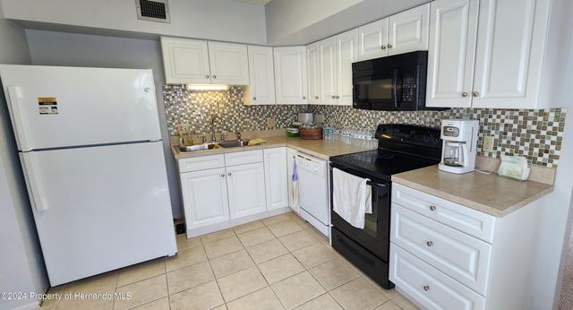 2402 Ecuadorian Way 22, Clearwater, FL 33763