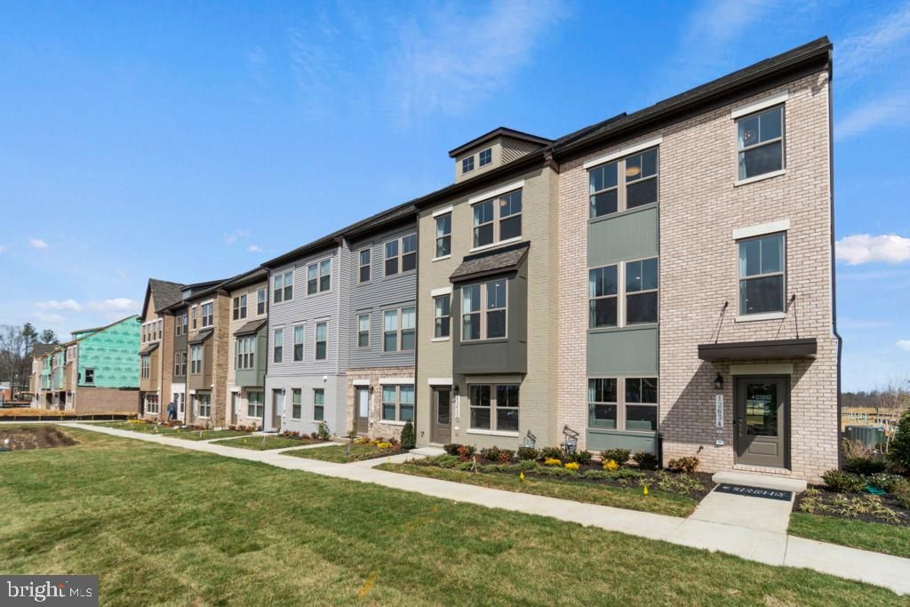 Image 2 of property listing at 12502 TERRABROOKE AVE, Brandywine, MD 20613